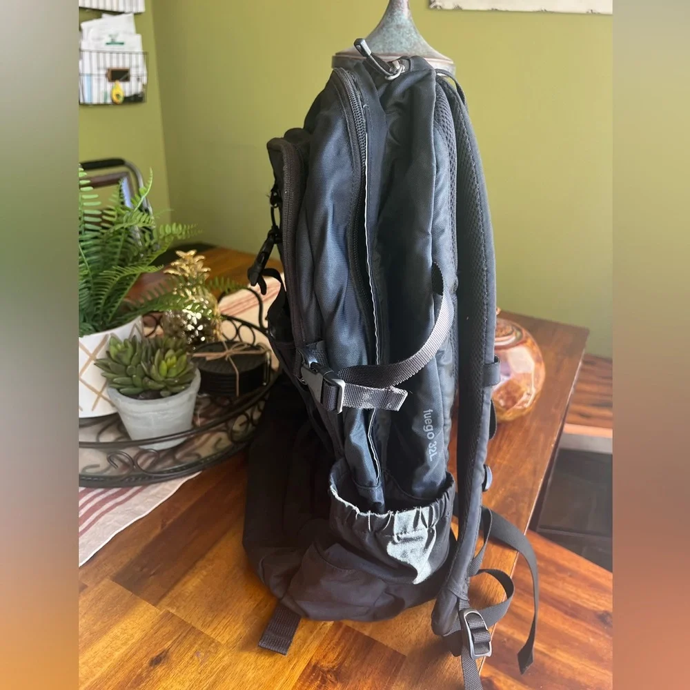 Patagonia Fuego Pack 32L Black Backpack - Picture 2 of 4